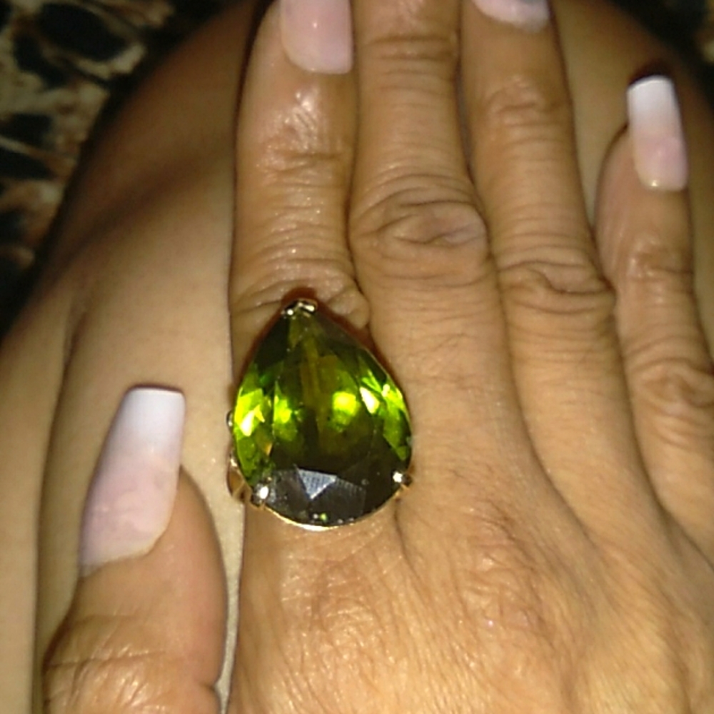 Gorgeous  14k gold pear ring